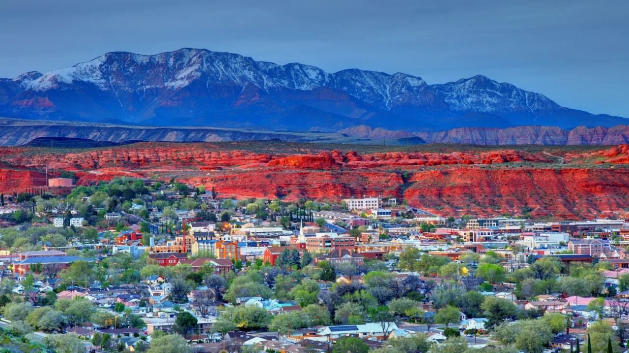 Saint George, Utah, surrounded by red cliffs